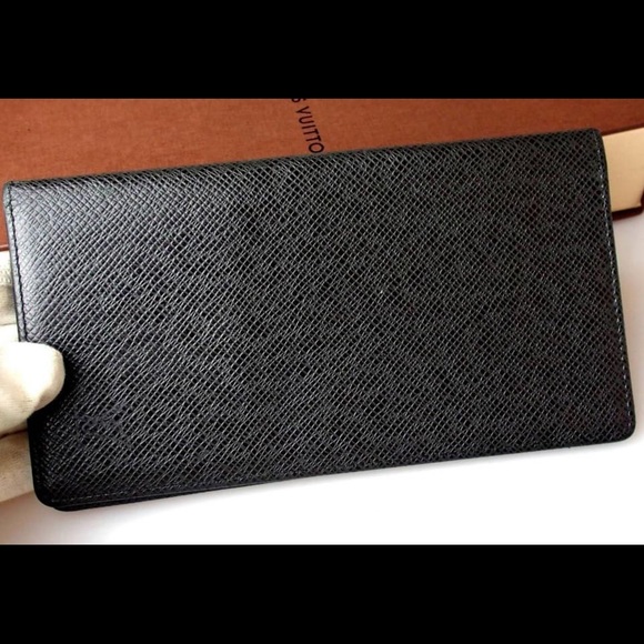 ❤️Genuine Louis Vuitton / taiga / bi-fold wallet - Picture 4 of 7